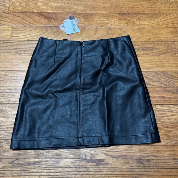 Forever 21 Black Faux Leather Mini Skirt - Picture 2 of 3
